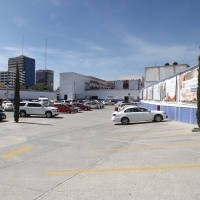 Estacionamiento público.